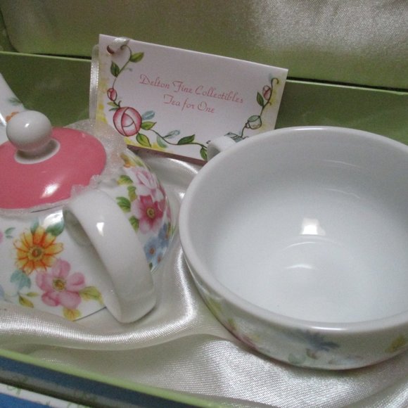 *Delton Fine Collectibles Porcelain Tea for One - Picture 15 of 15